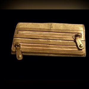 EUC...Womens Coach wallet . In metallic trimmed Signature coach imprint.